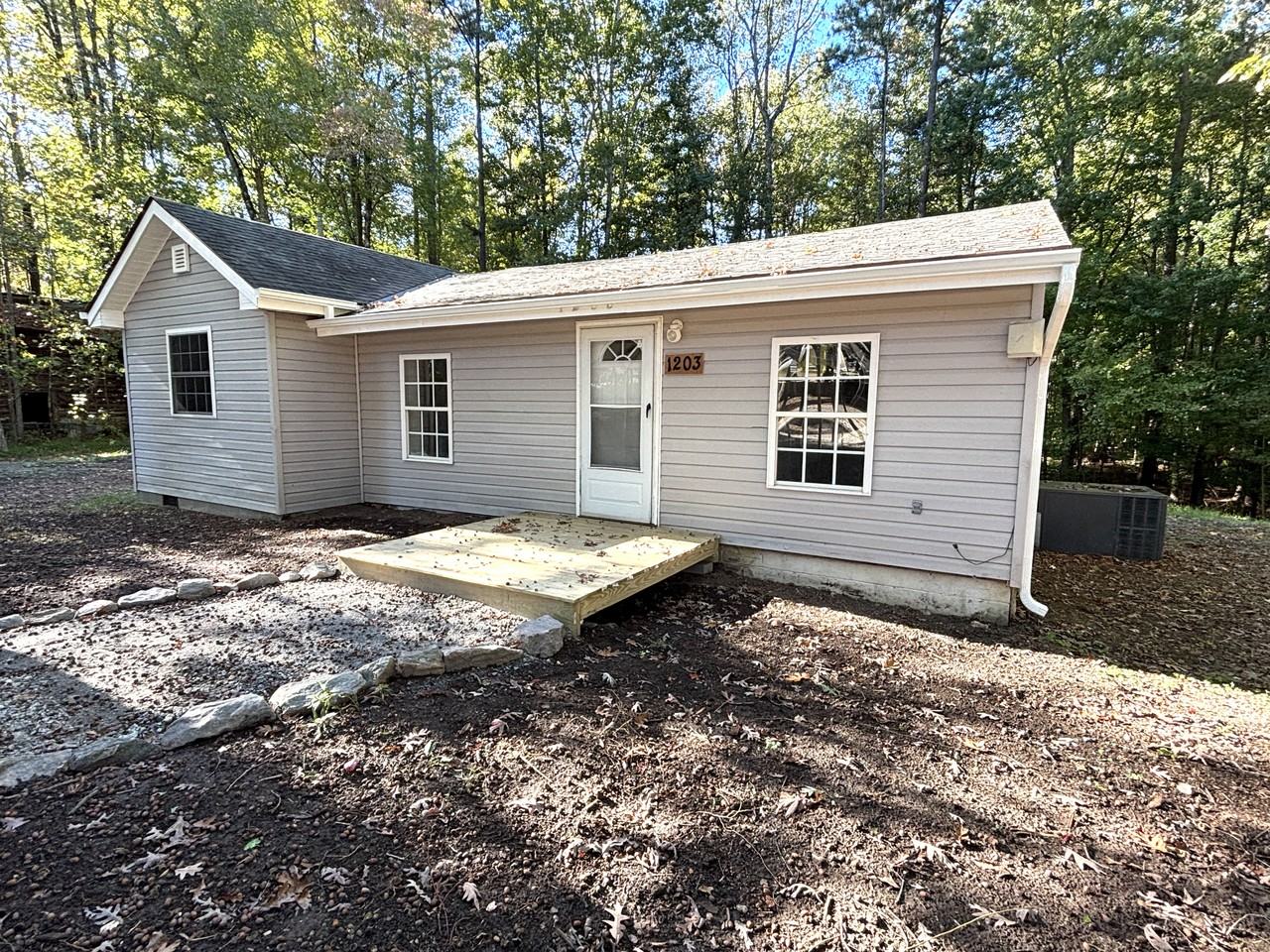 1203 N Mecklenburg Ave - Photo 2 of 15
