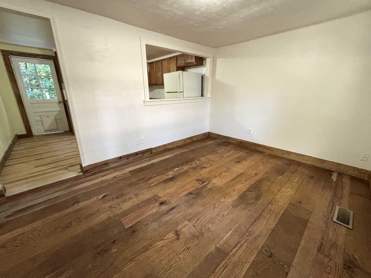 1203 N Mecklenburg Ave - Photo 4 of 15