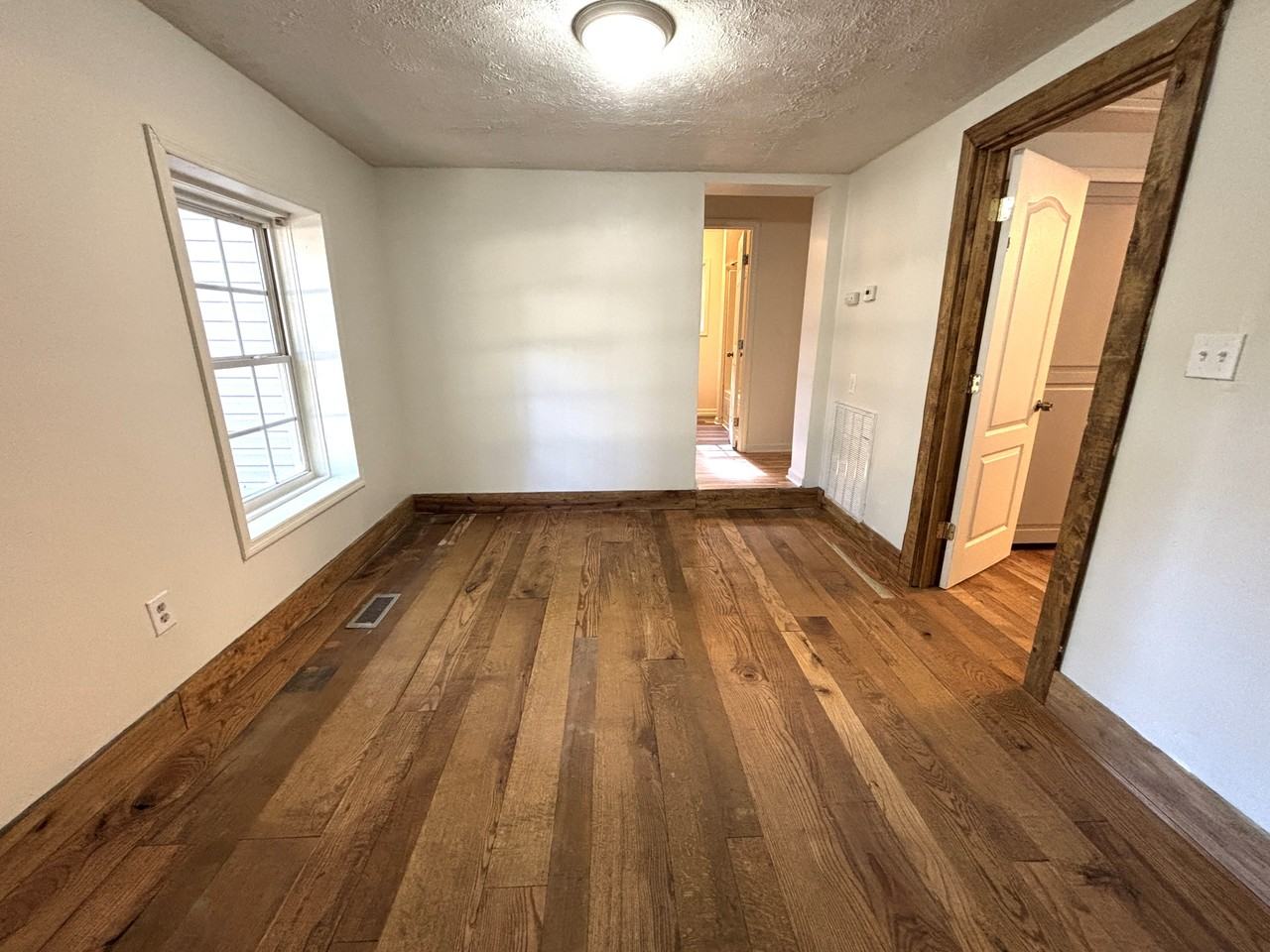 1203 N Mecklenburg Ave - Photo 5 of 15