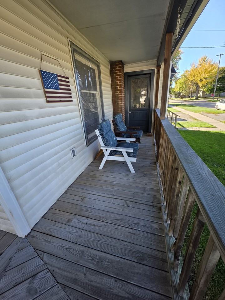 200 S Oak St #1 - Photo 3 of 25