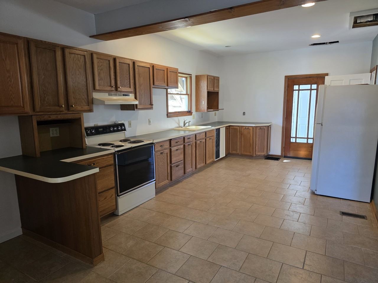 200 S Oak St #1 - Photo 6 of 25
