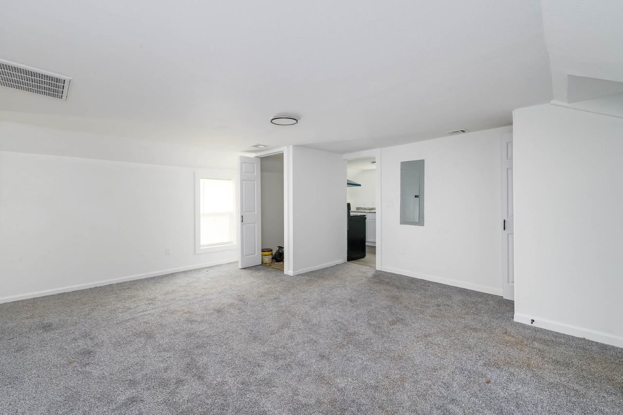 807B S College Ave - Photo 5 of 10