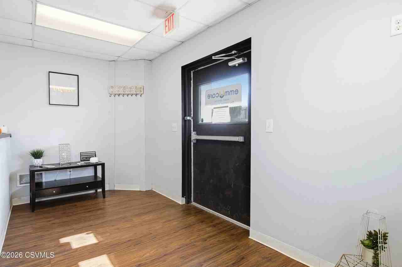589 E 7th St - Photo 7 of 17