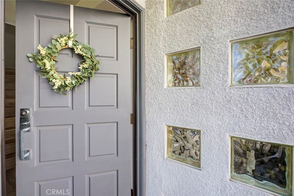 1080 Everett Pl - Photo 3 of 49