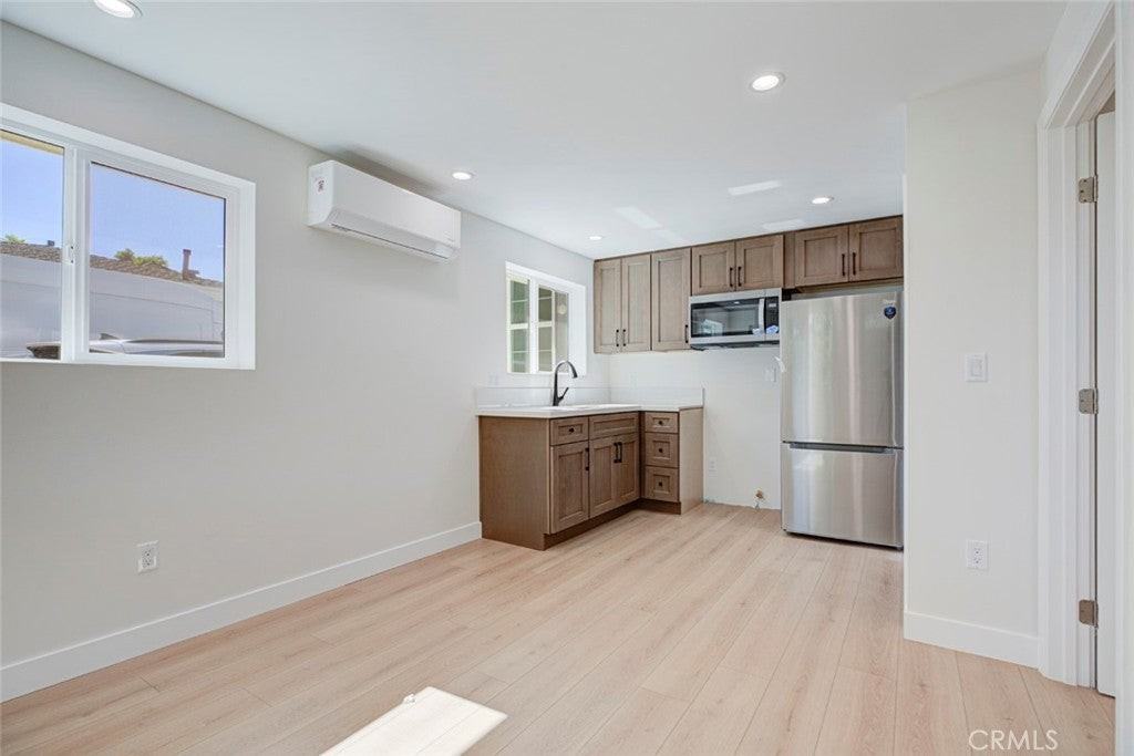 5725 Rhea Ave - Photo 4 of 10