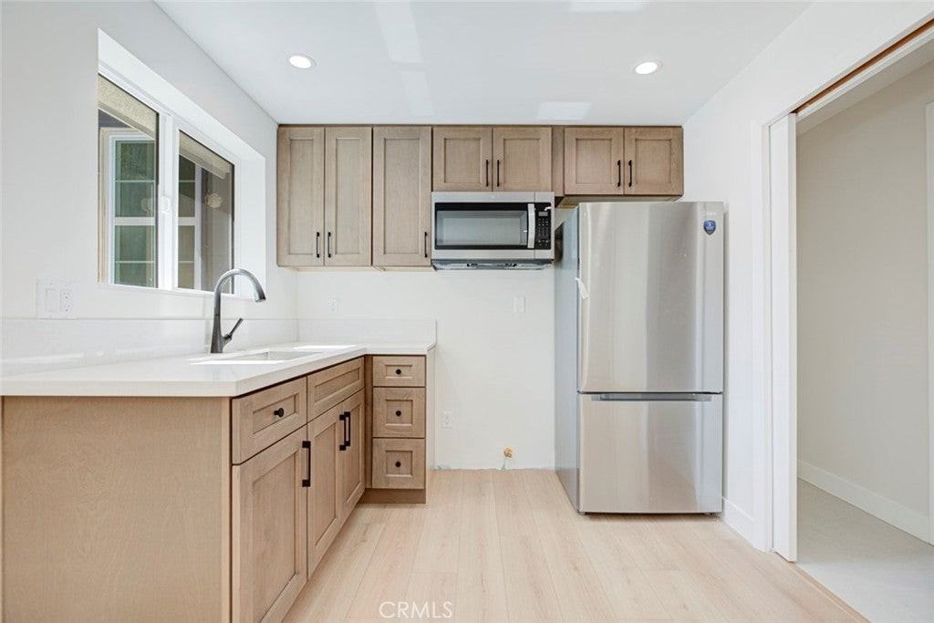 5725 Rhea Ave - Photo 5 of 10