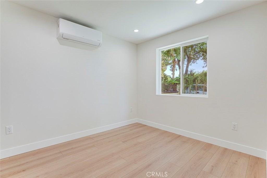 5725 Rhea Ave - Photo 6 of 10