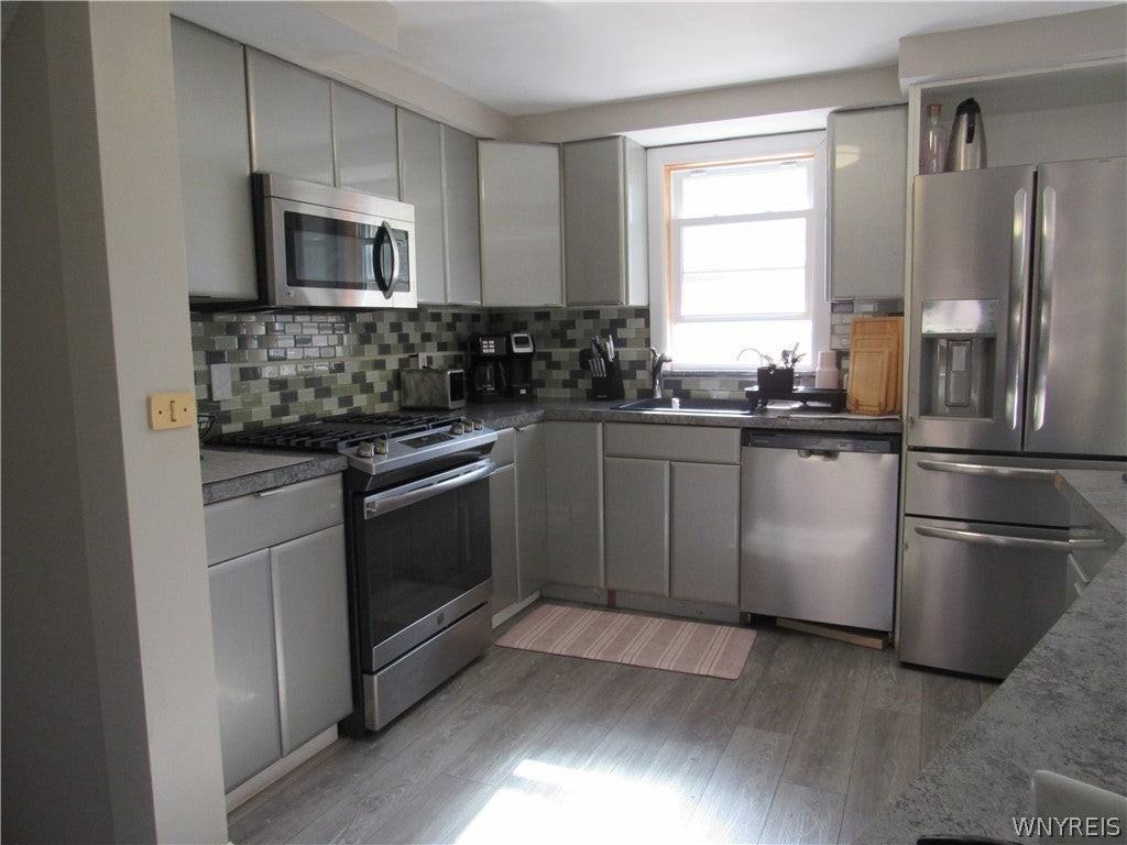 5265 Powers Rd - Photo 2 of 26