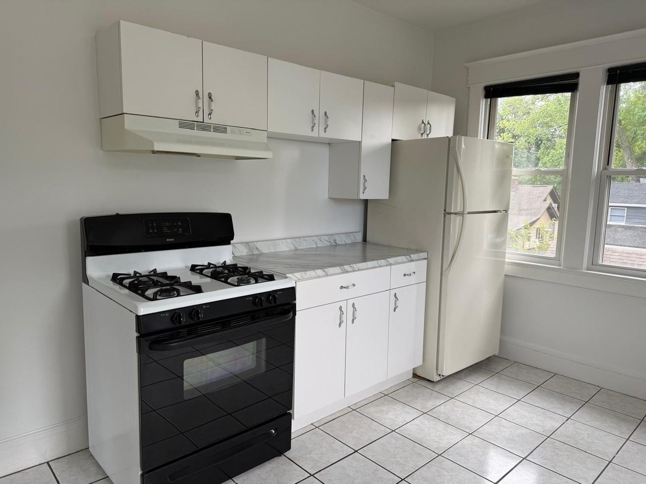 132 Merritt Ave - Photo 4 of 18
