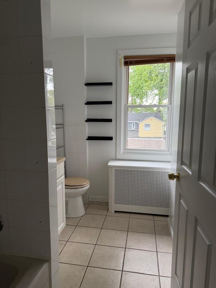 132 Merritt Ave - Photo 7 of 18