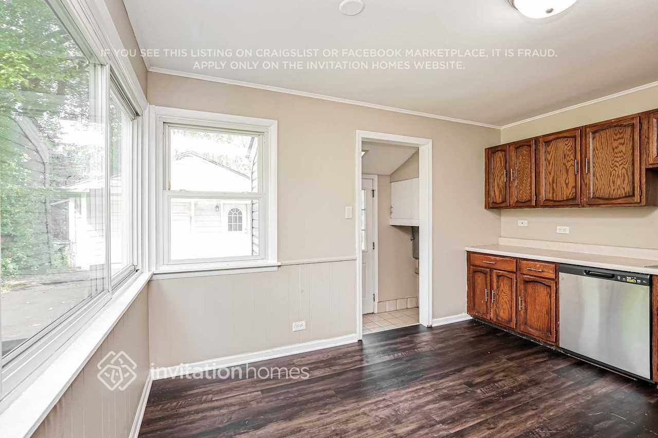 3604 Falcon Ct S - Photo 6 of 17