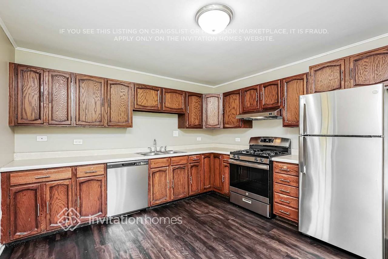 3604 Falcon Ct S - Photo 7 of 17