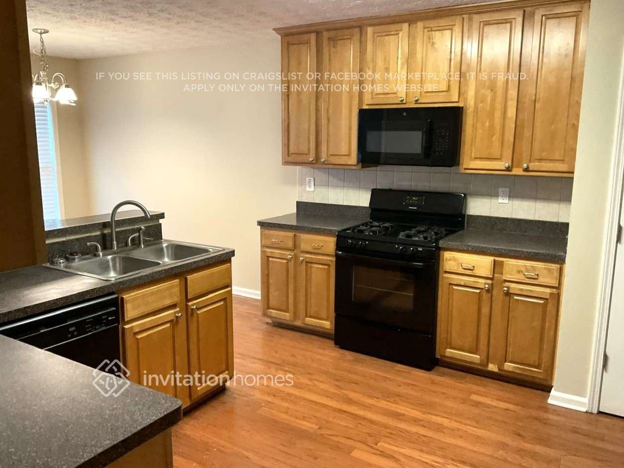 2741 Marisol Way - Photo 4 of 11