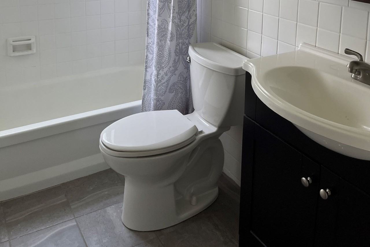 437 Woodlawn Avenue #437 - Photo 7 of 8