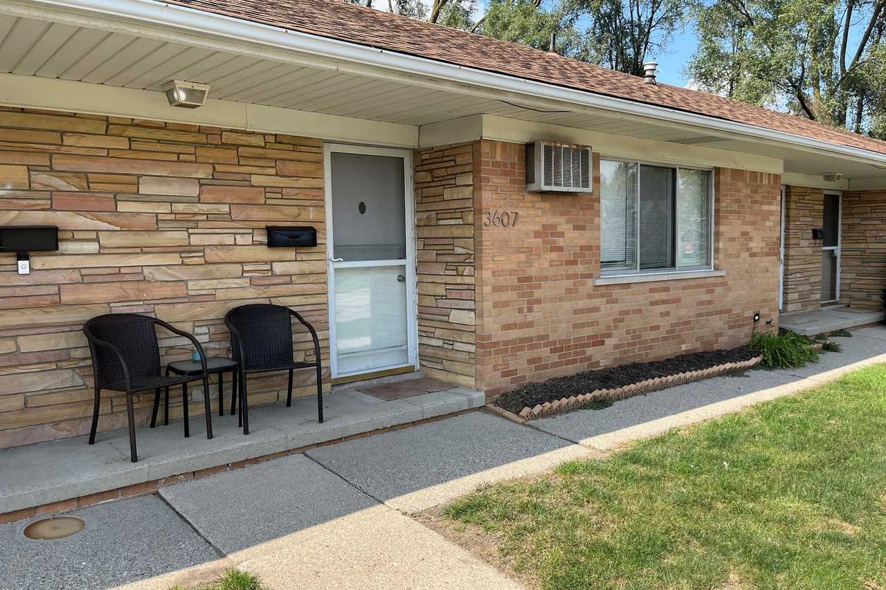 437 Woodlawn Avenue #437 - Photo 2 of 8