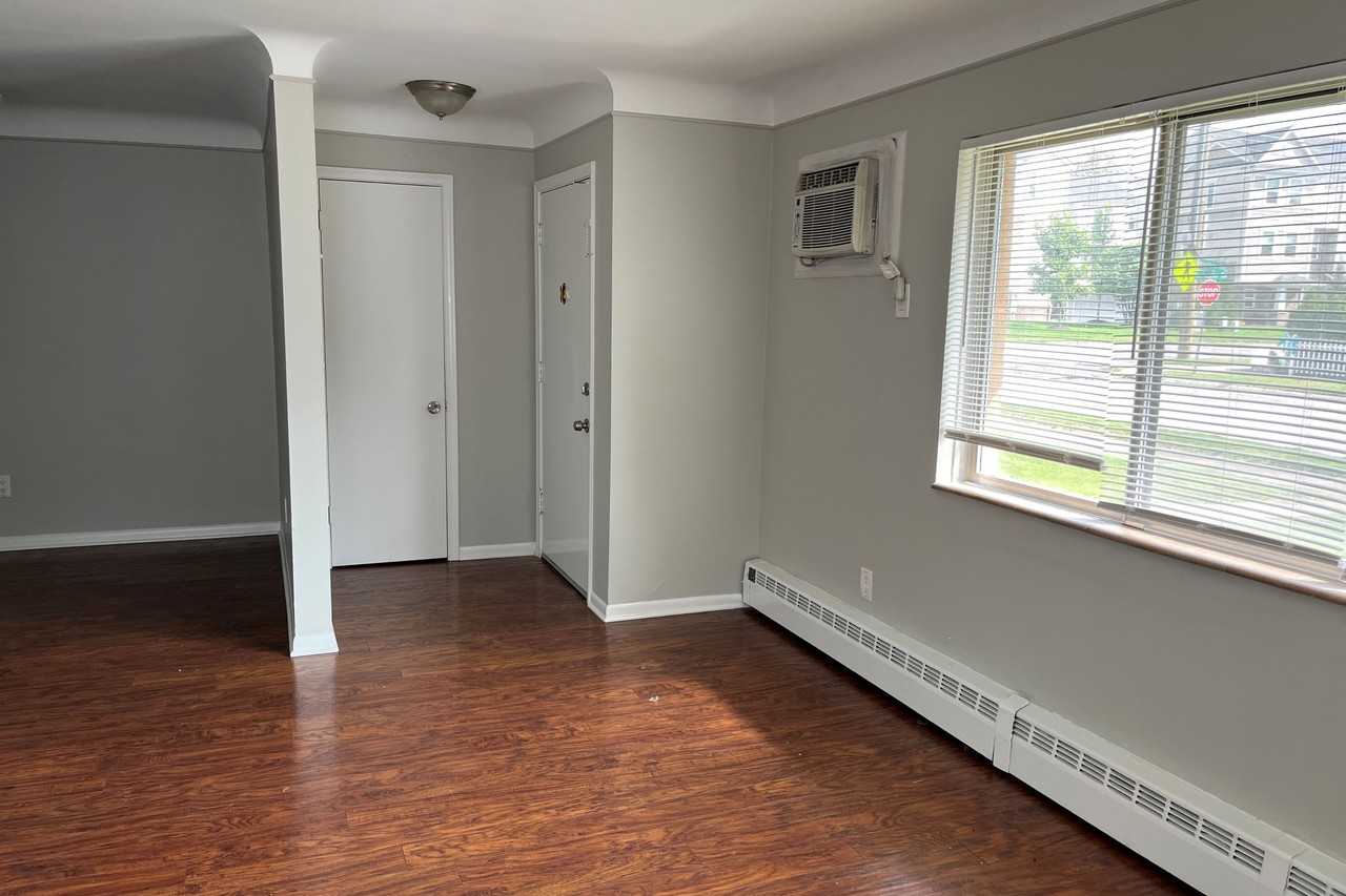 437 Woodlawn Avenue #437 - Photo 6 of 8