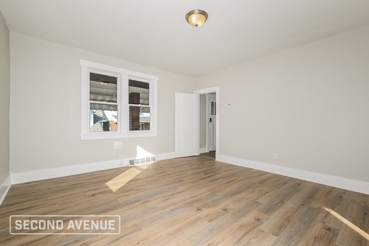 300 James St - Photo 5 of 19