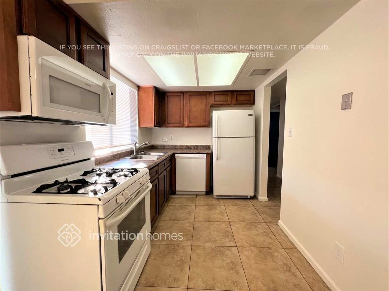 1627 W Libby St - Photo 3 of 12