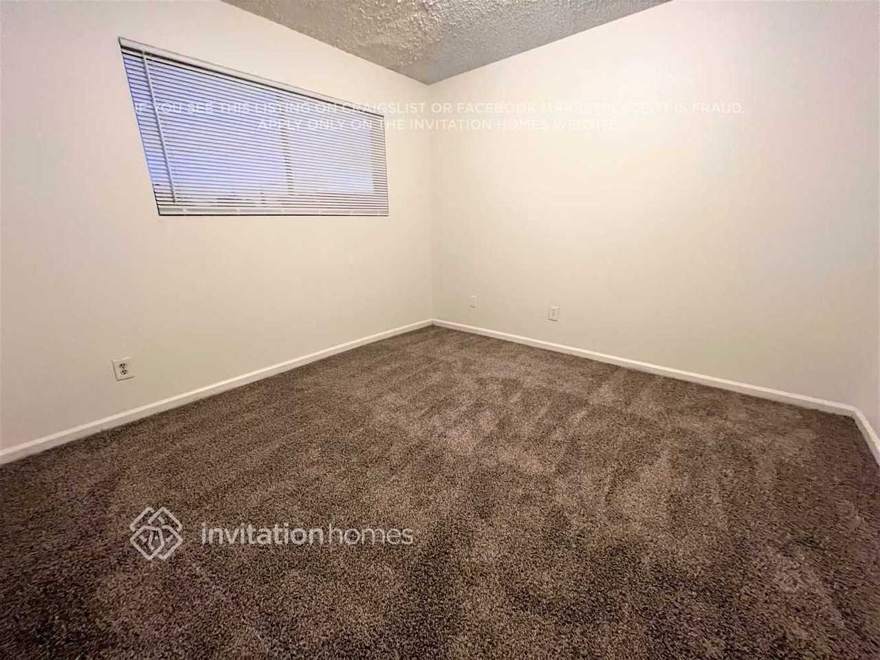 1627 W Libby St - Photo 6 of 12