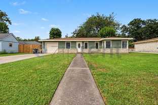1046 18th Ave N - Photo 1 of 1