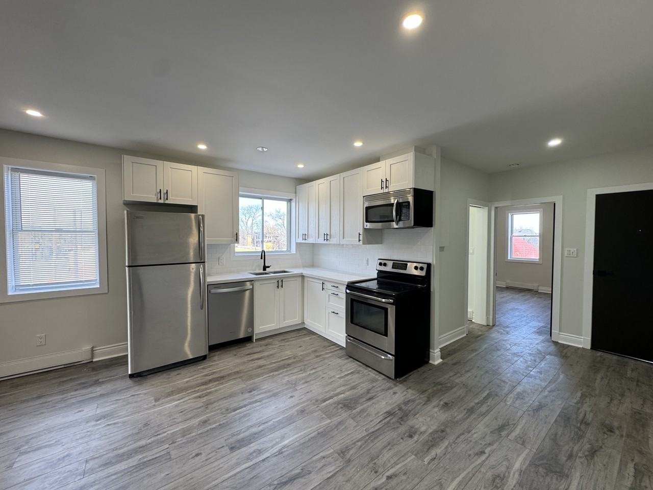 781 Main St East - Photo 2 of 25