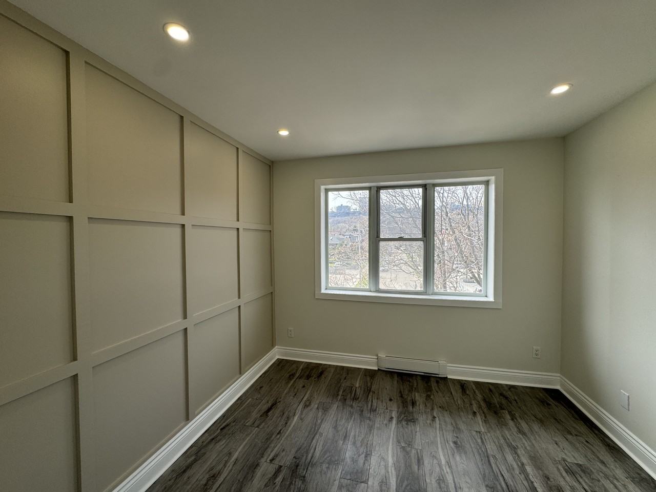 781 Main St East - Photo 4 of 25