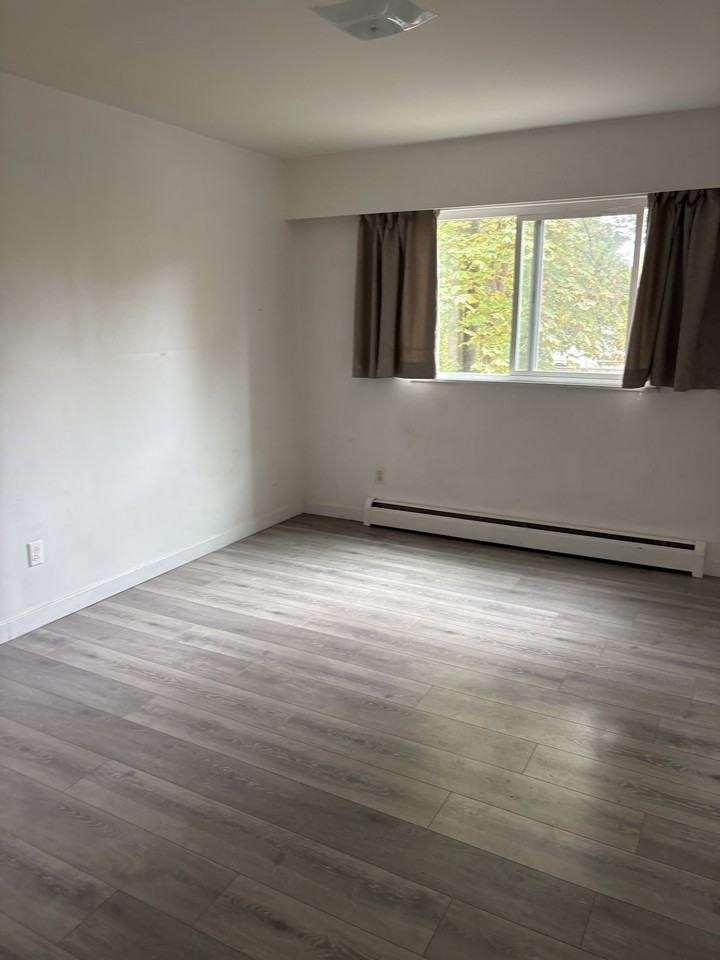 11901 222st, Maple Ridge - Photo 5 of 6