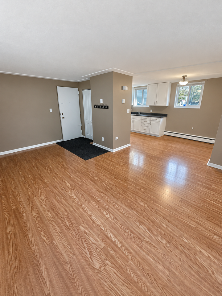 476 Albert Street - Photo 2 of 17