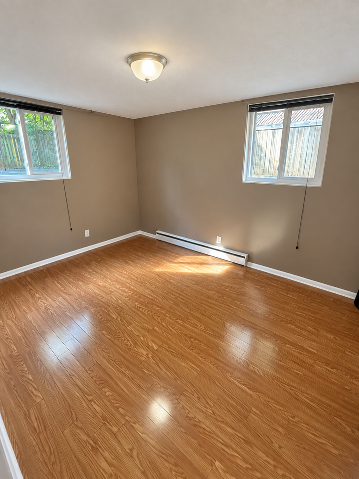 476 Albert Street - Photo 3 of 17