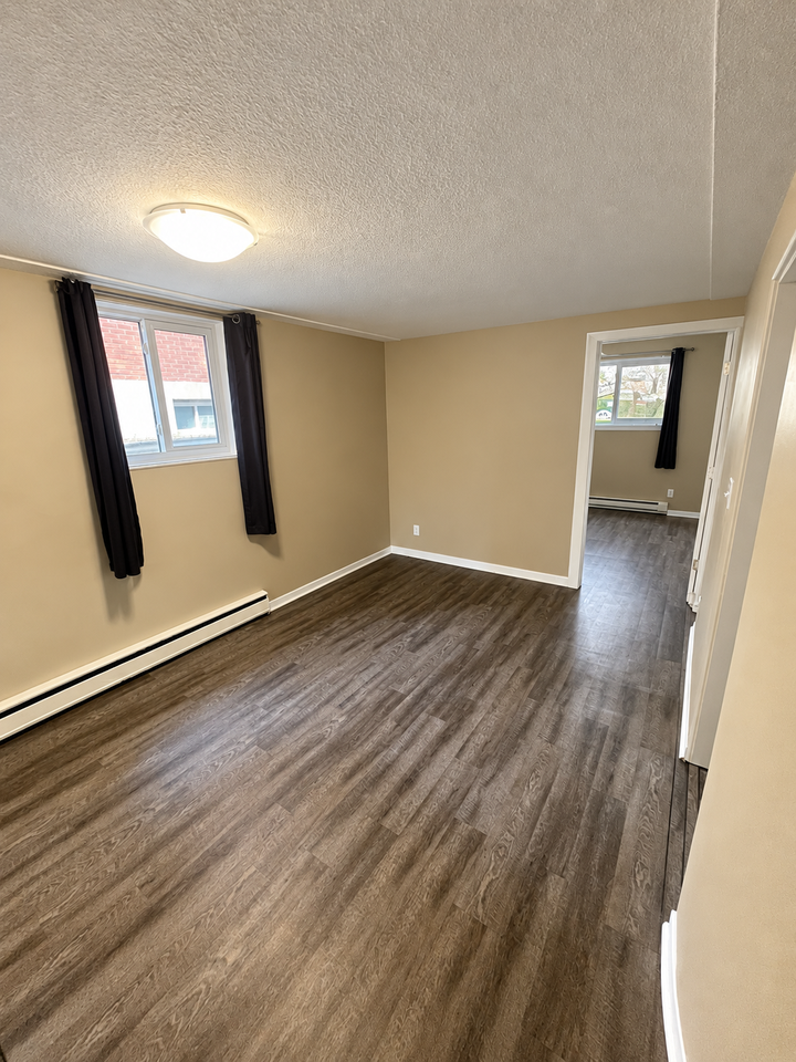 476 Albert Street - Photo 4 of 17