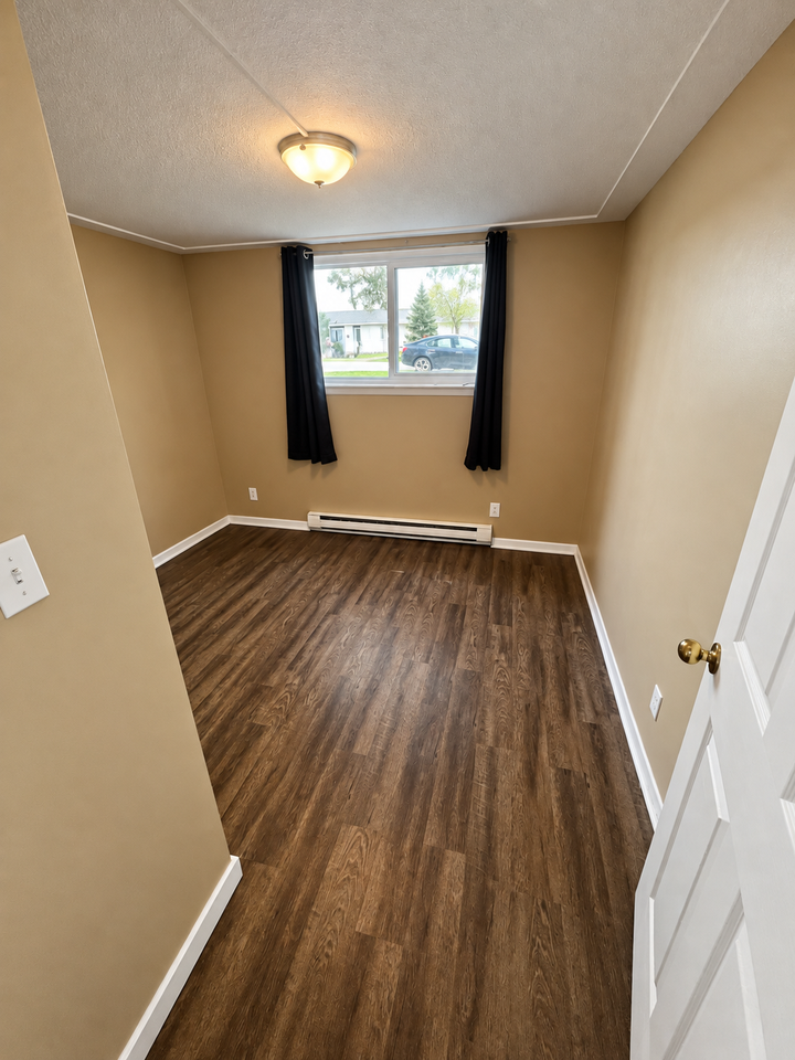 476 Albert Street - Photo 7 of 17