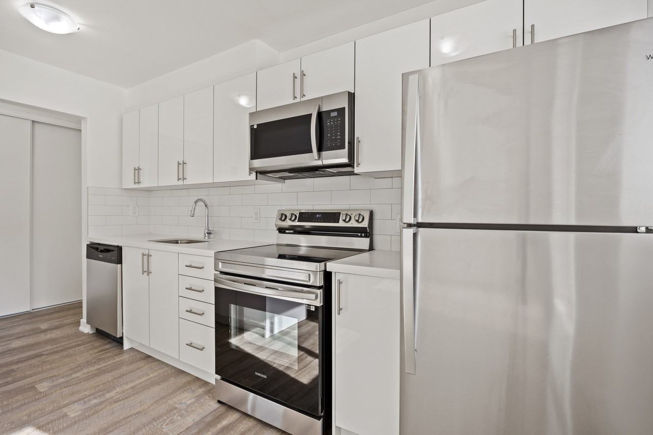 Brant Apartments - Photo 2 of 18