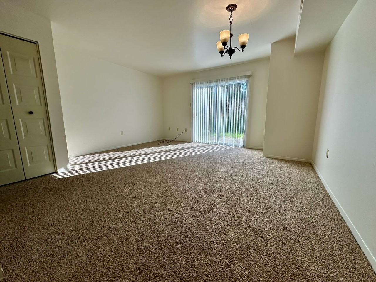 213 Bellwood Dr - Photo 2 of 15