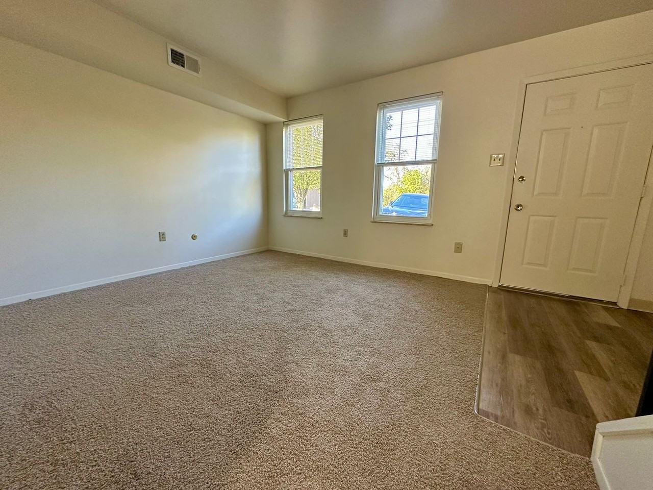 213 Bellwood Dr - Photo 3 of 15