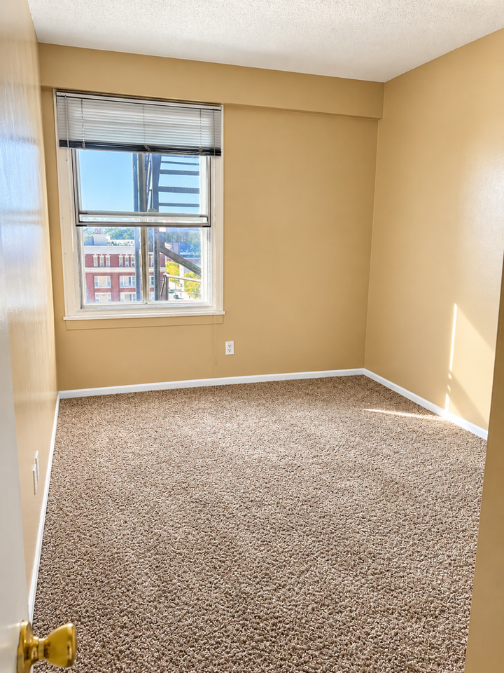 Kensington Tower Apartments - Photo 3 of 7