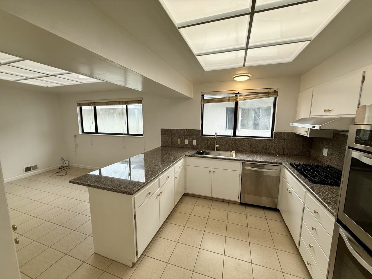 14 Westpark Dr - Photo 6 of 32