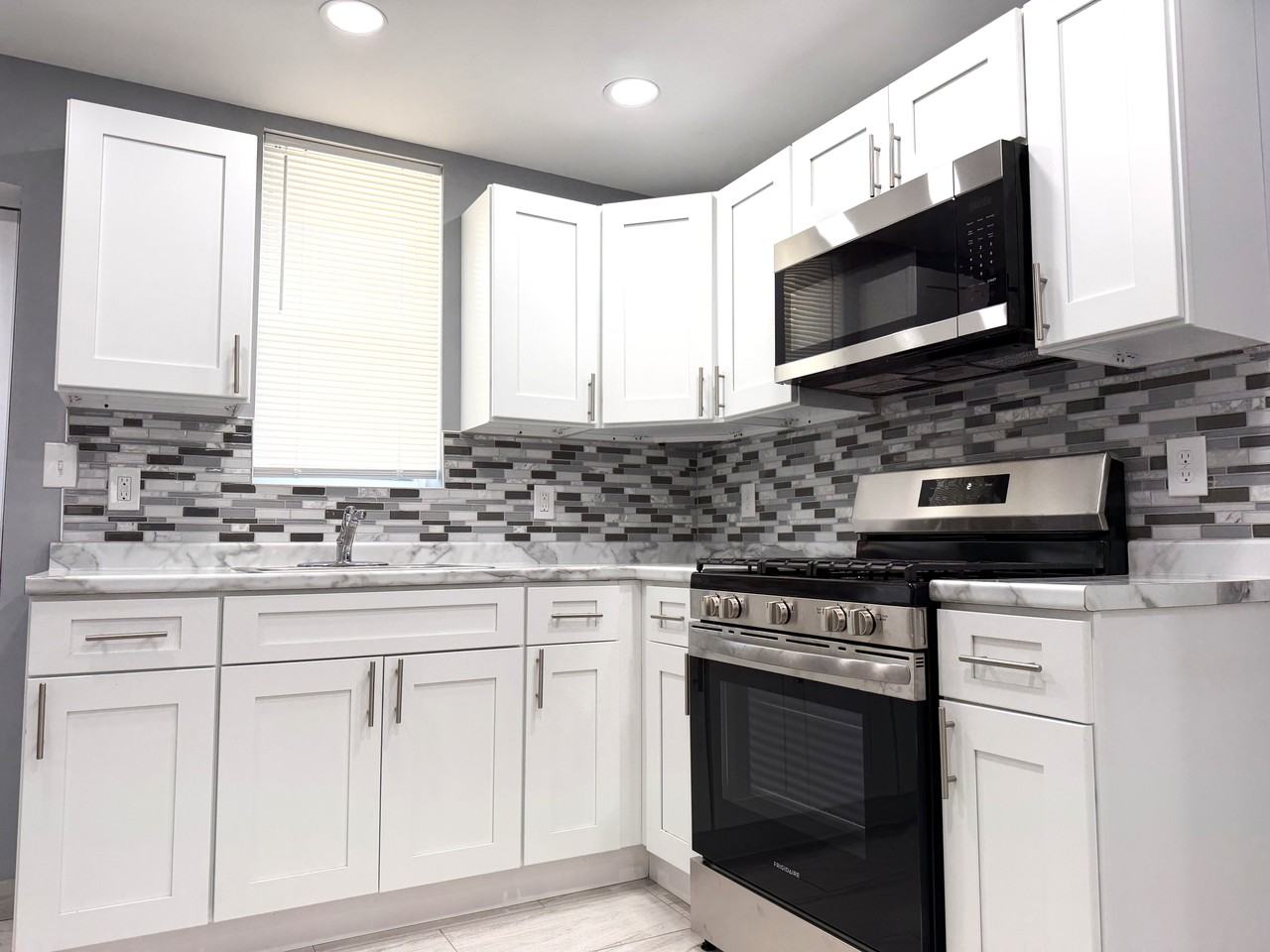1949 South Bonsall Street - Photo 7 of 32