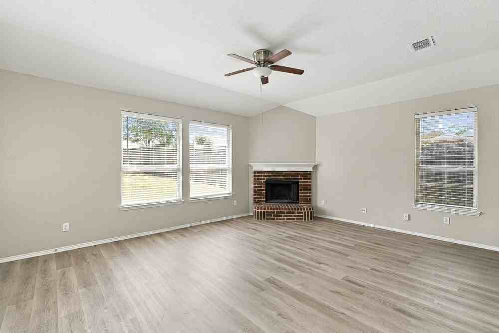 10105 Cougar Trl - Photo 5 of 17