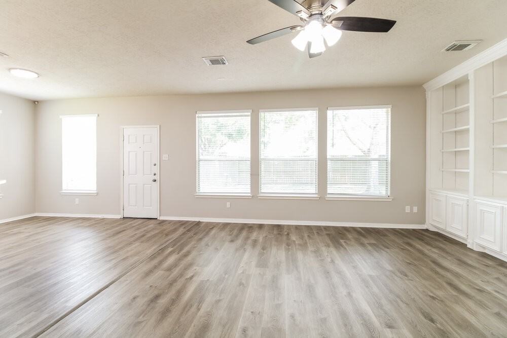 227 Rustic Oaks Dr - Photo 5 of 17