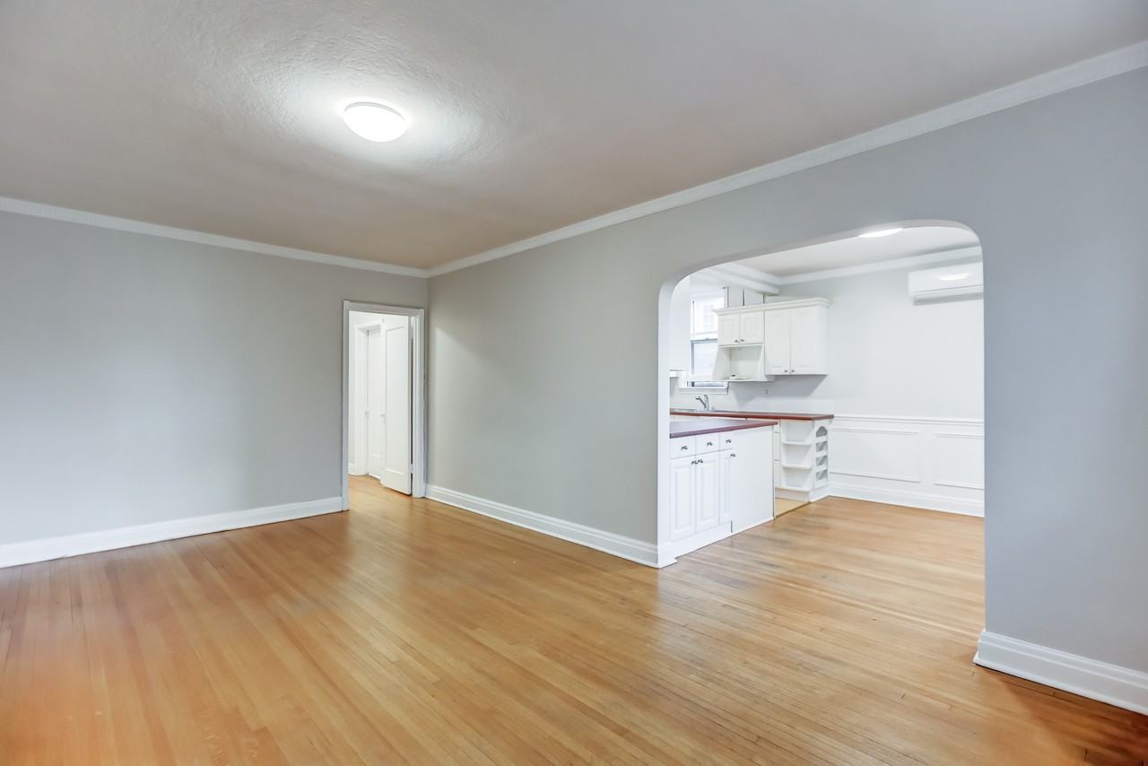 1176 Mount Pleasant Rd - Photo 2 of 21