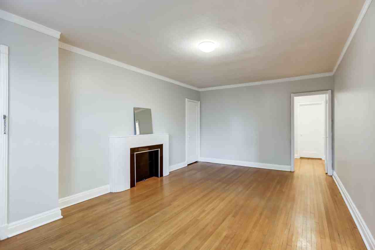 1176 Mount Pleasant Rd - Photo 3 of 21