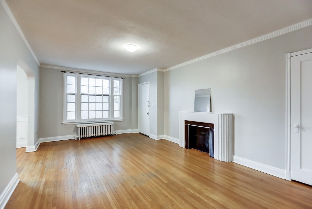 1176 Mount Pleasant Rd - Photo 4 of 21