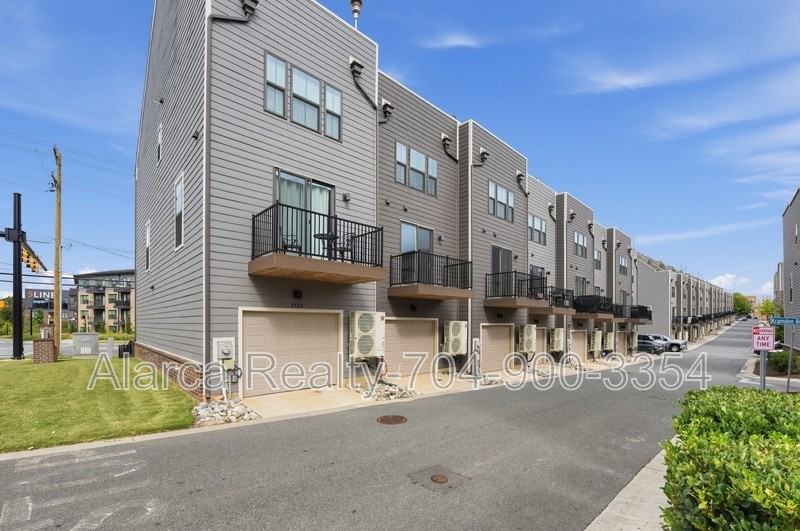 3737 S Tryon St - Photo 2 of 25
