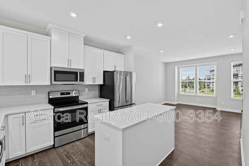 3737 S Tryon St - Photo 5 of 25