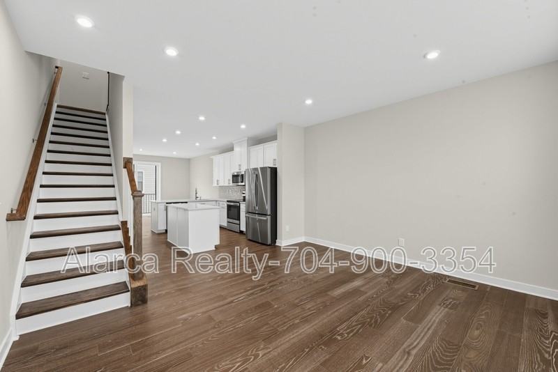 3737 S Tryon St - Photo 6 of 25