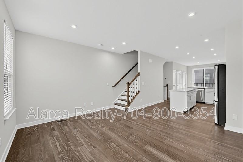 3737 S Tryon St - Photo 7 of 25