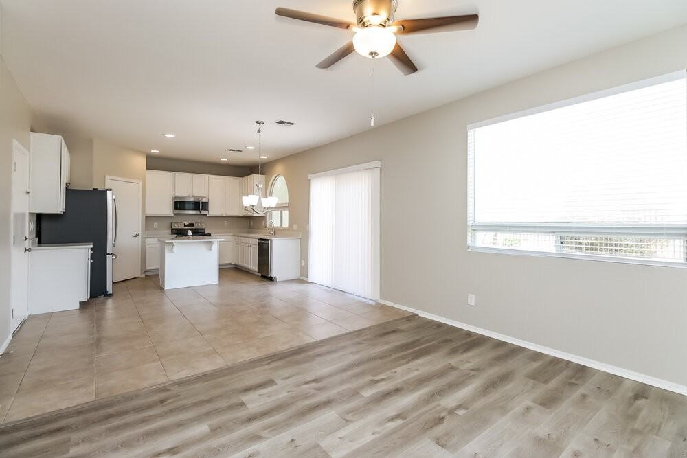 2643 S 89th Ave - Photo 4 of 17