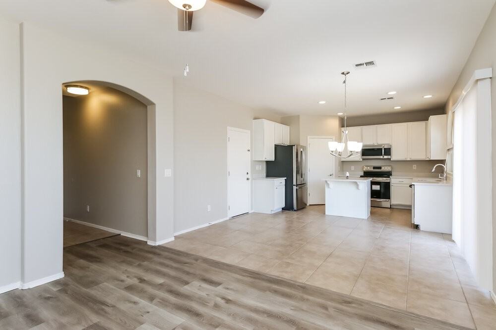2643 S 89th Ave - Photo 5 of 17
