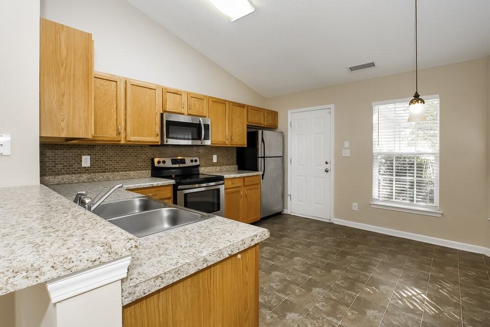 5133 Deerton Rd - Photo 6 of 14