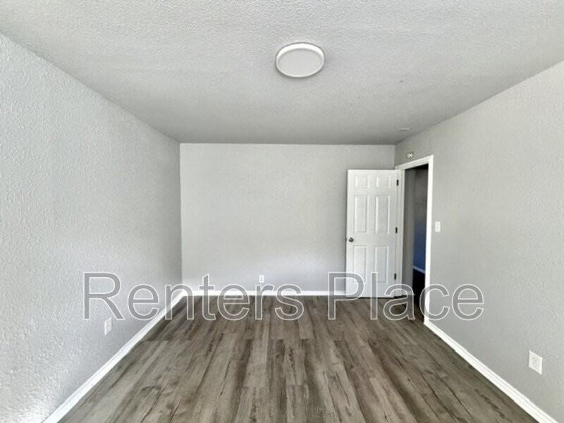 2129 N Quaker Ave - Photo 6 of 16